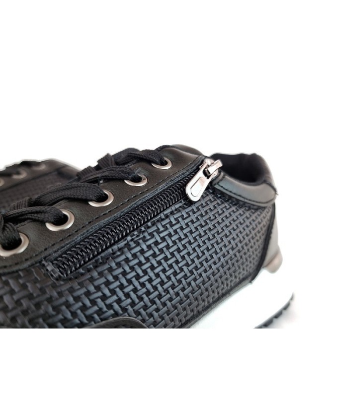 Zapatilla deportiva polipiel cremallera falsa negra de Me Molas, detalle de la cremallera