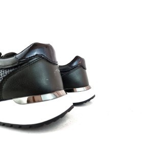 Zapatilla deportiva polipiel cremallera falsa negra de Me Molas