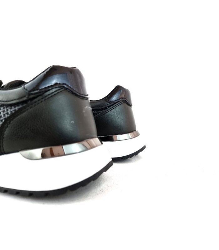 Zapatilla deportiva polipiel cremallera falsa negra de Me Molas