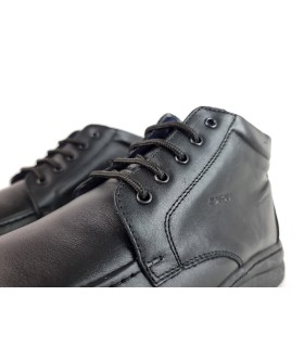 Detalle del cierre de cordones de Botas piel negra hombre cordones forro foamizado de Notton