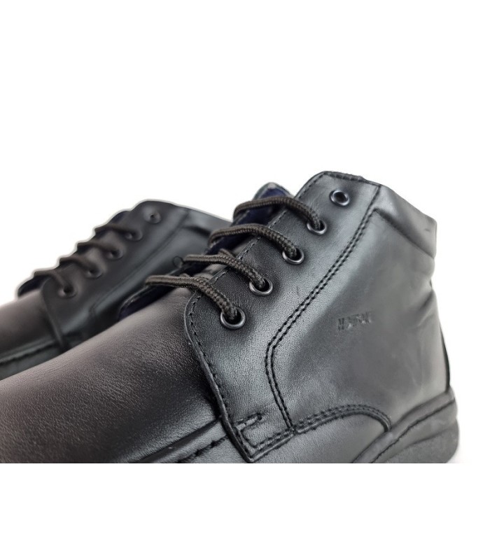 Detalle del cierre de cordones de Botas piel negra hombre cordones forro foamizado de Notton