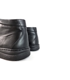 vista del talon con el cuello acolchado de bota negra de Notton