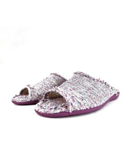Imagen principal:
Zapatilla casa pinki plana malva con tejido jaspeado y suela ligera.