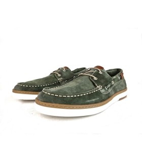 Náutico verde hombre con cordones, vista lateral.