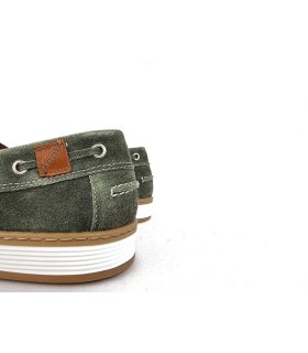 Parte trasera del zapato náutico piel verde, detalle del talón y costuras.