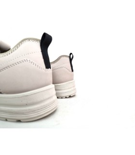 vista trasera deportivo Luisetti beige con detalle del talón y suela blanca