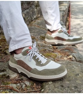 Zapatos hombre cordones piel beige y verde de Notton puesto en modelo