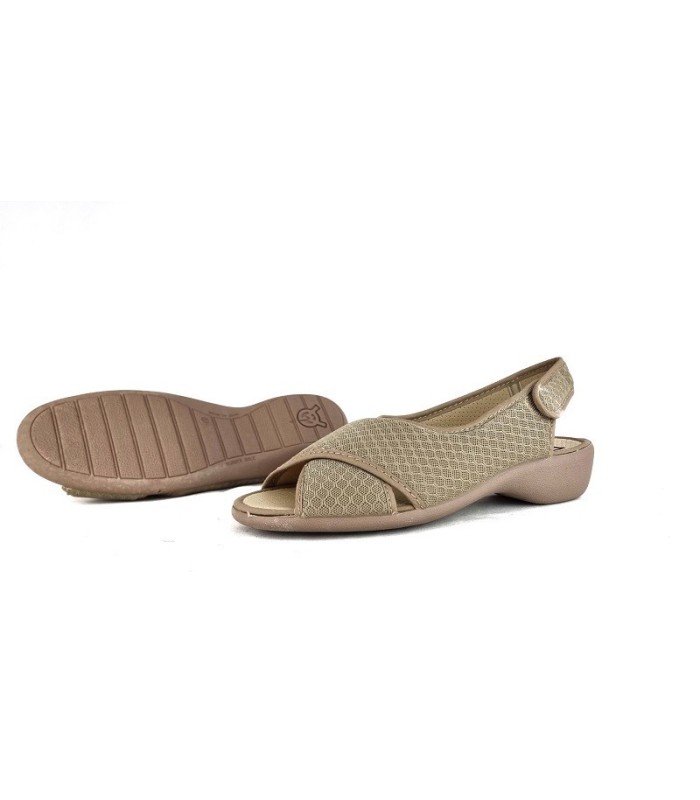 Vista de la suela:
Piso de goma antideslizante con diseño flexible para mayor seguridad.en zapatilla beige