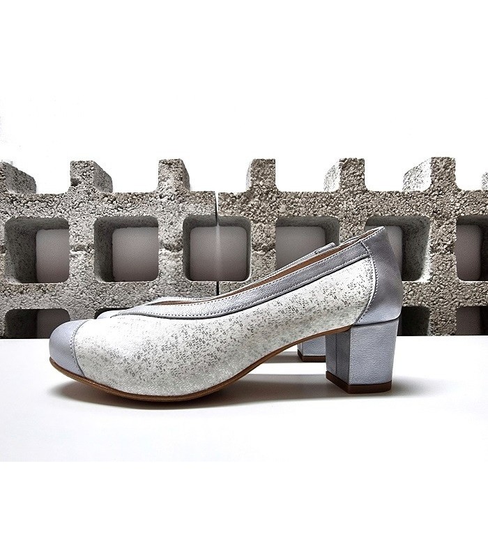 Zapatos salón tacon medio horma ancha de Salvatore Visentini plata