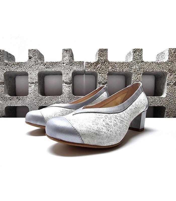 Zapato salón tacon medio horma ancha de Salvatore Visentini plata