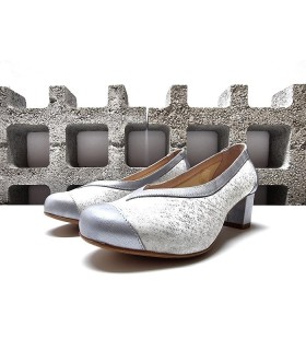 Zapatos salón tacon medio horma ancha de Salvatore Visentini plata