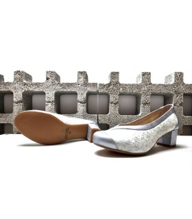 Zapatos salón tacon medio horma ancha de Salvatore Visentini plata