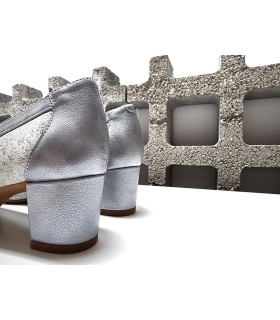 Zapato salón tacon medio horma ancha de Salvatore Visentini plata