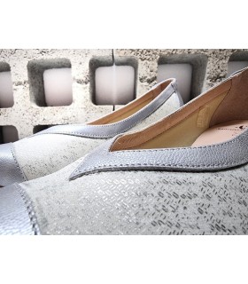 Zapato salón tacon medio horma ancha de Salvatore Visentini plata