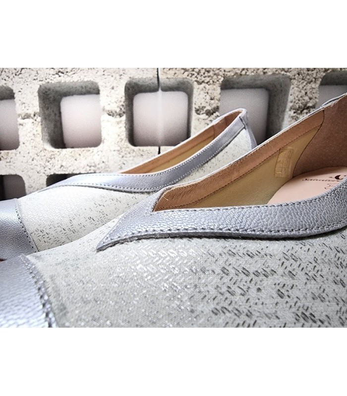 Zapato salón tacon medio horma ancha de Salvatore Visentini plata