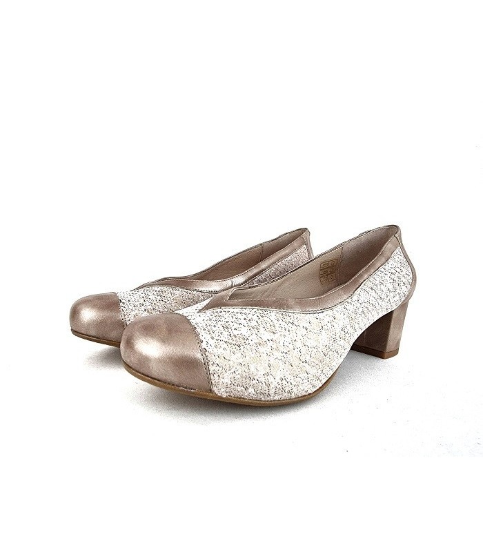 Zapato salón tacon medio horma ancha de Salvatore Visentini beige
