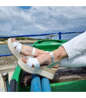 Sandalia plataforma tiras cruzadas Blanca y oro de Pepe Menargues