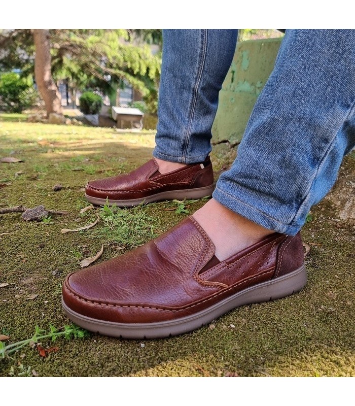 Zapato mocasin horma ancha piel marrón de Luisetti