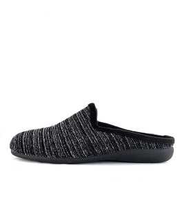 Detalle del tejido negro y bies perimetral en zapatillas casa hombre.