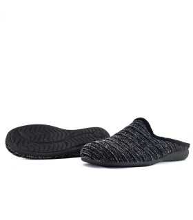 Piso de goma antideslizante en zapatillas casa hombre.