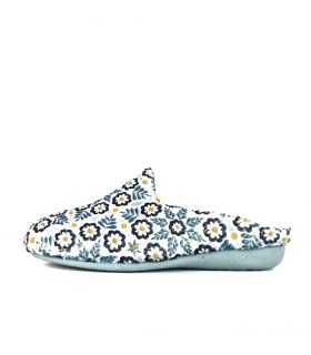 Zapatillas casa descalza flores  azul de Gema Garcia para invierno