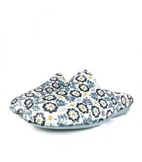 Zapatillas casa descalza flores  lila de Gema Garcia para invierno