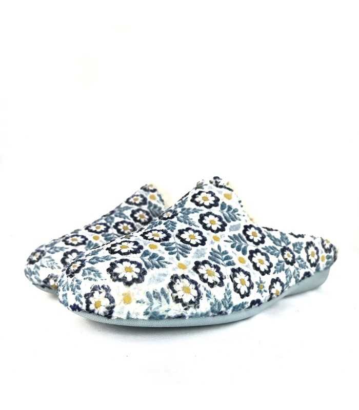 Zapatillas casa descalza flores  lila de Gema Garcia para invierno