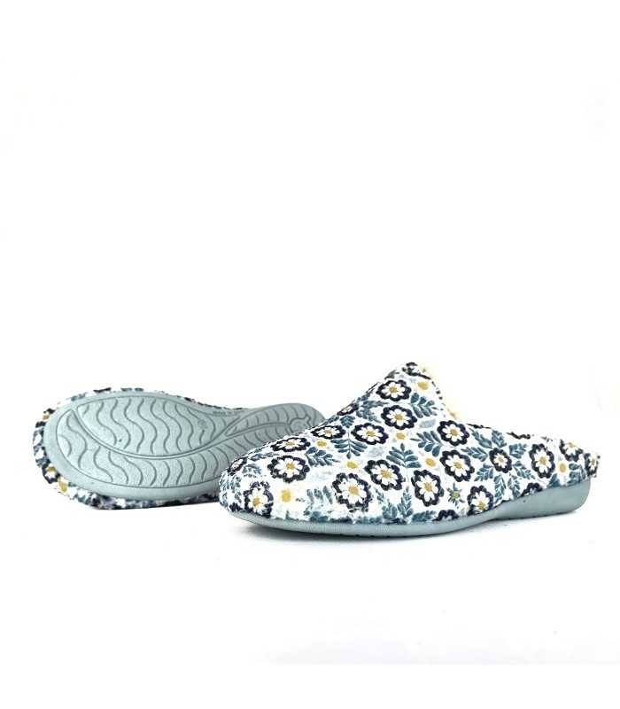 Zapatilla casa descalza flores  lila de Gema Garcia para invierno
