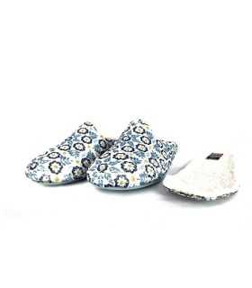 Zapatilla casa descalza flores  lila de Gema Garcia para invierno