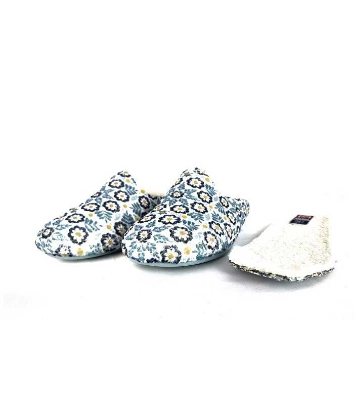 Zapatilla casa descalza flores  lila de Gema Garcia para invierno