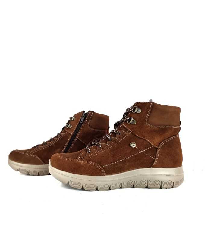 vista de perfil de bota marron de laura Azaña