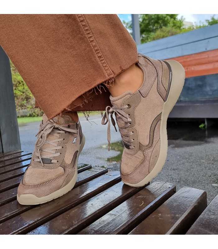 Zapatillas deportivas mujer Kangaroos puestos en modelo.