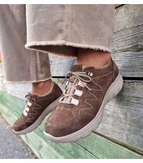 Zapato deportivo piel marron de Laura Azaña para mujer