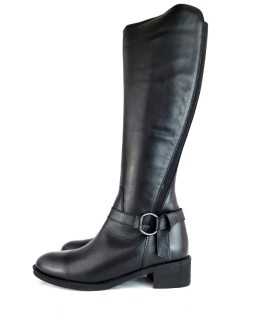 Vista de perfil de la botas caña alta plana en piel negra para mujer de Treintas