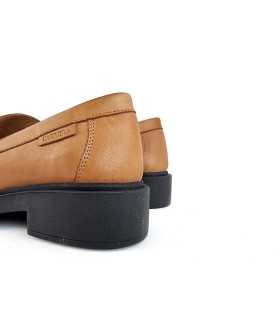 Zapato mocasin mujer piso track 16114601 de Carmela camel