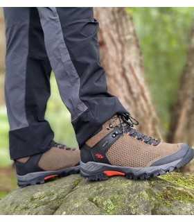 Foto con ellas puestas:
"Conquista cualquier sendero con las botas Foraker High de Brütting, comodidad y estilo en cada paso."