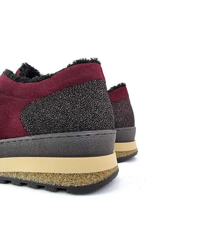 Vista talón zapatos deportivos Kitty Comfort cuña color burdeos