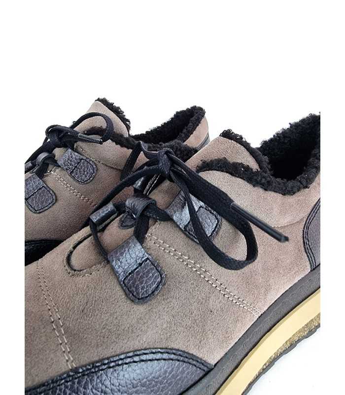 Detalle cordones zapato cuña deportivo Kitty Comfort