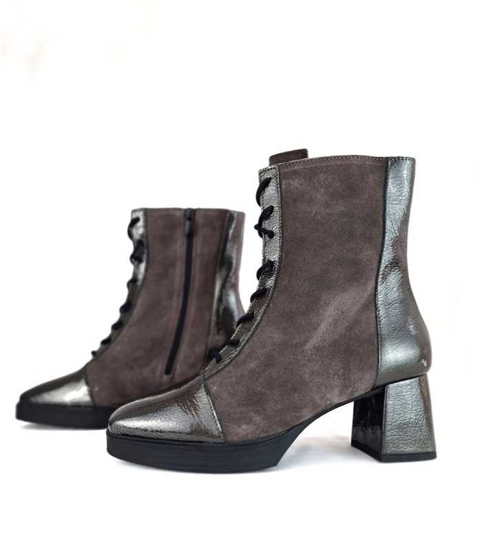 Botin mujer tacón medio taupe de DChicas con plantilla de gel