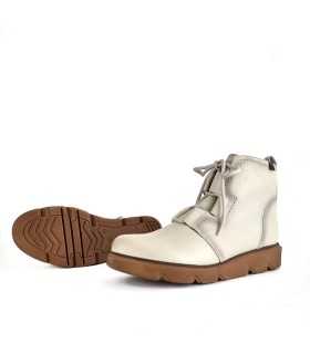 Botin piel beige trabilla ancha de Pepe Menargues