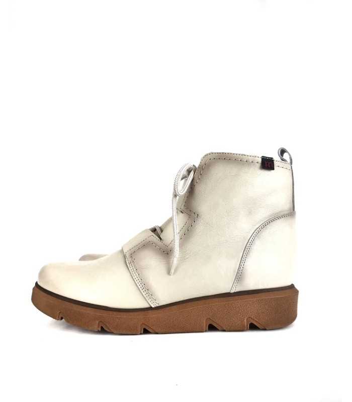 Botin piel beige trabilla ancha de Pepe Menargues
