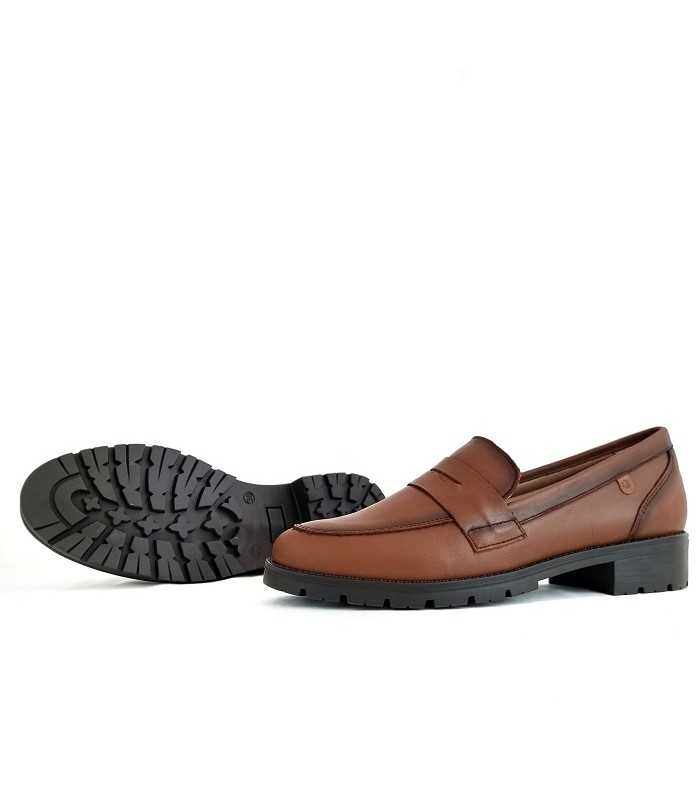 Vista de la suela de goma del mocasín camel para mujer de Valerias