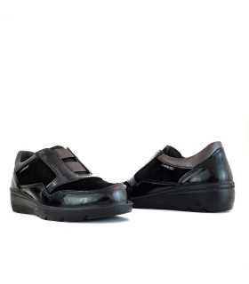 Zapatos horma amplia cuña piel negro de Laura Azaña para mujer, vista de dos perfiles