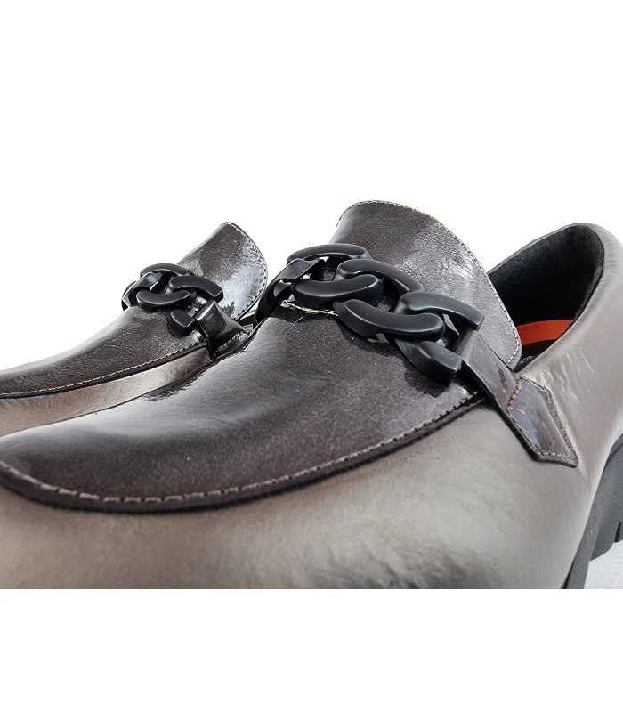Foto del detalle de la pala:
Adorno de hebilla en zapato mocasín piel nacarada Doctor Cutillas