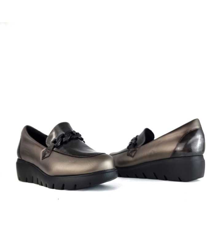 Vista de los dos perfiles del Zapatos mocasin piel nacarada del Doctor Cutillas