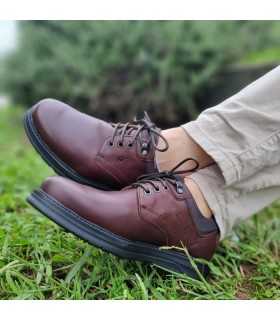 Zapato piel marrón con cordones impermeable  de Himalaya