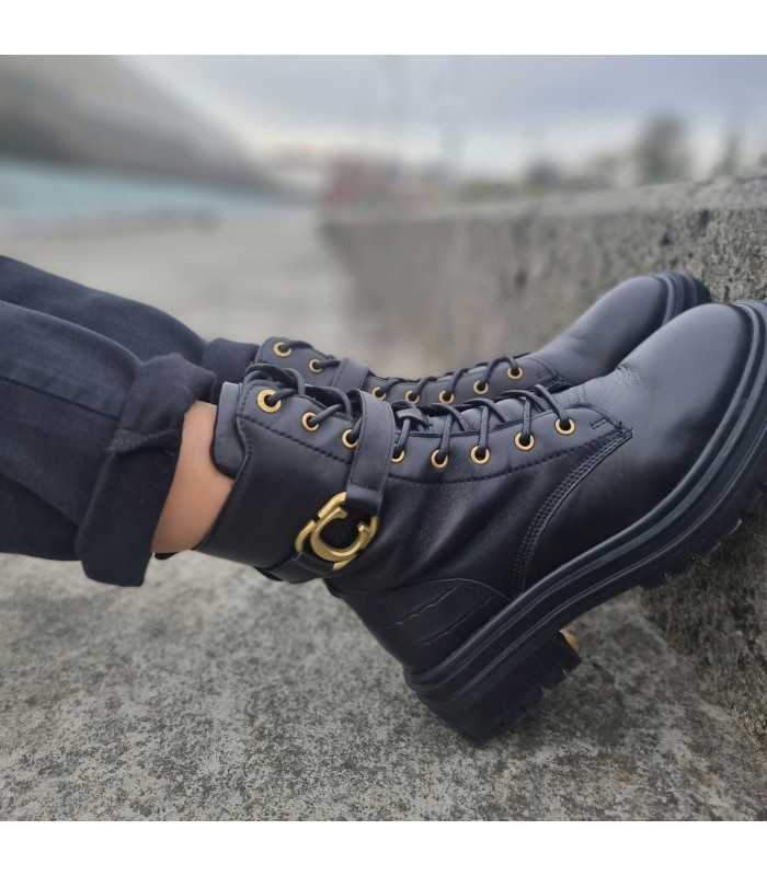 botas mujer biker negras puestas vistas de perfil