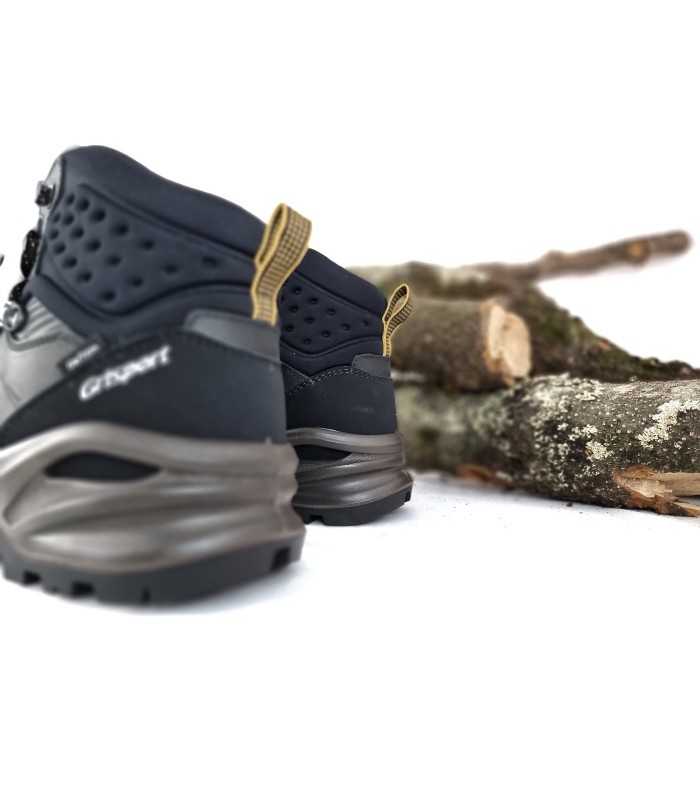 Vista trasera de Bota trekking piel negra Grisport para hombre