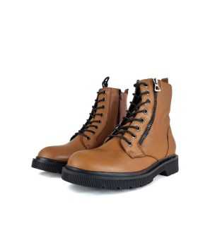 Bota estilo militar waterdrops camel de Rizzolivista de medio perfil