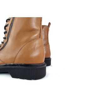Bota estilo militar waterdrops camel de Rizzoli, vista trasera